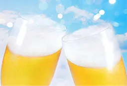 ビールで乾杯のイメージ画像